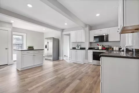 Entry Way - 89 Maple St, Gardner, MA 01440 photo 2 of 6