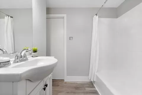Bath - 89 Maple St, Gardner, MA 01440 photo 4 of 4