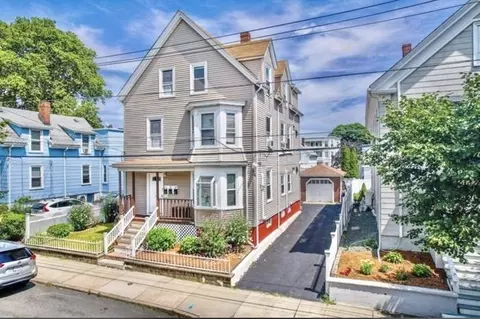 41 Robinson St, Lynn, MA 01905