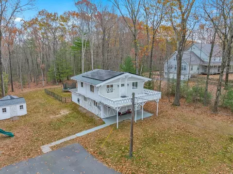 503 Hilltop Rd, Lancaster, MA 01523 photo 2
