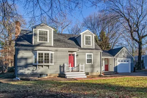 210 North St, Walpole, MA 02081