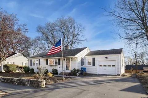 24 Hillcrest Rd, Wakefield, MA 01880