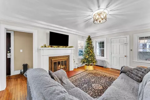 Living - 47 Eckington St, Springfield, MA 01108 photo 2 of 3