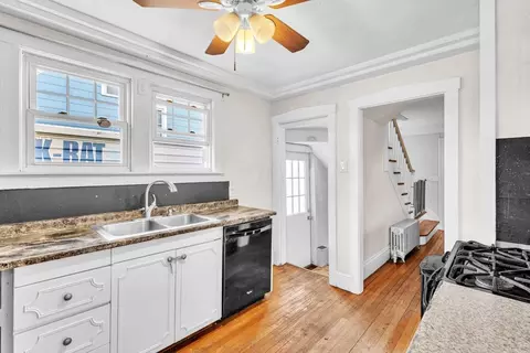 Entry Way - 47 Eckington St, Springfield, MA 01108 photo 2 of 3