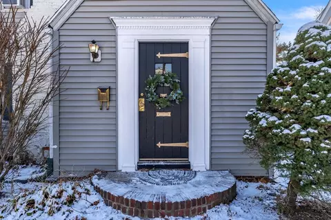 Entry Way - 47 Eckington St, Springfield, MA 01108 photo 1 of 3