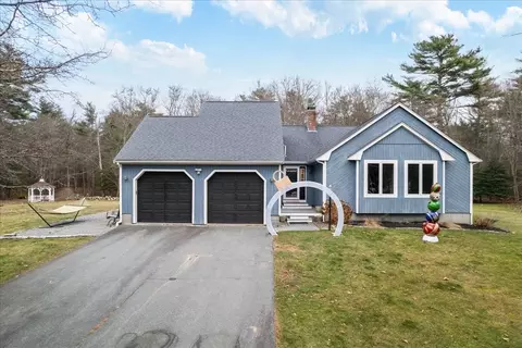 17 Strawberry Ln, Dartmouth, MA 02747