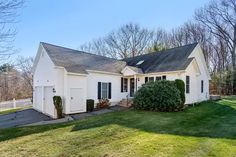 9 Carriage Path #9, Uxbridge, MA 01569