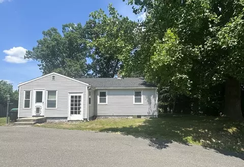 95 Baskin Dr, Chicopee, MA 01020