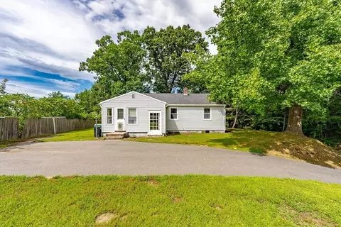 95 Baskin Dr, Chicopee, MA 01020 photo 2