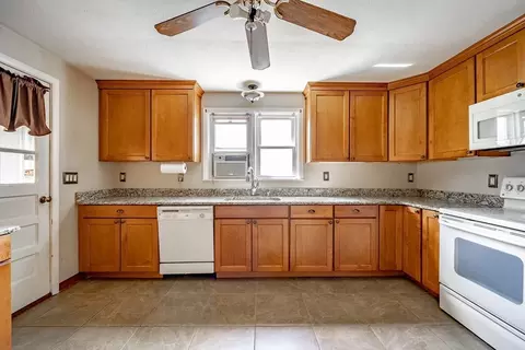 95 Baskin Dr, Chicopee, MA 01020 photo 16