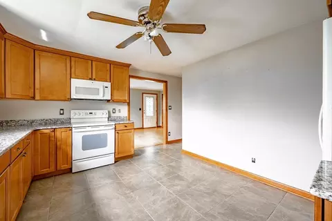 95 Baskin Dr, Chicopee, MA 01020 photo 15