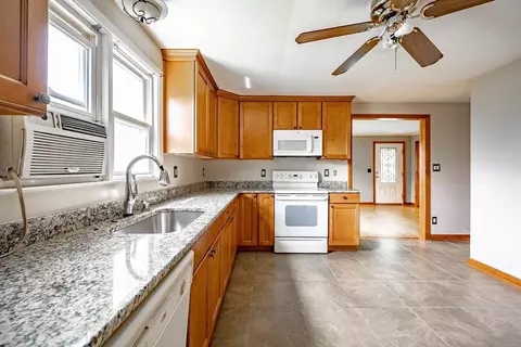 95 Baskin Dr, Chicopee, MA 01020 photo 14