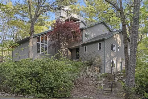 19 Parmenter Rd, Framingham, MA 01701