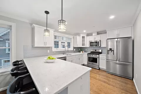 27 Mill St #E, Quincy, MA 02169