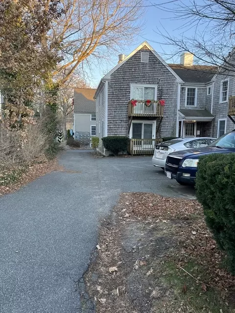 33 Cross St # 4, Chatham, MA 02633