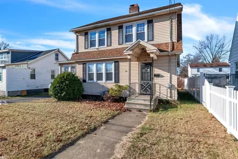 88 Redlands St, Springfield, MA 01104 photo 2
