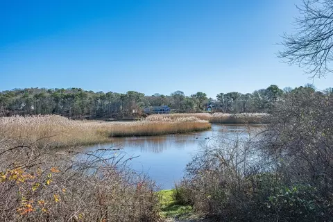 13 Harden Ln, Harwich, MA 02645