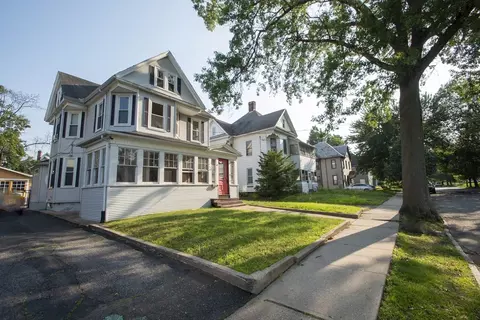26 Laurel St, Holyoke, MA 01040