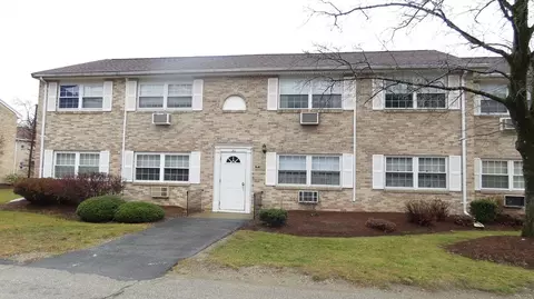 10 Washington Park Dr #4, Andover, MA 01810