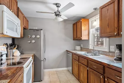 191 Bayberry Hill Ln #191, Leominster, MA 01453