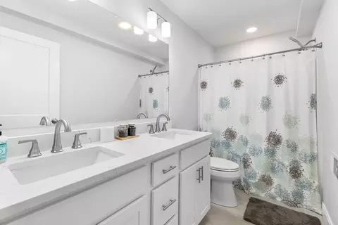 Bath - 5 Bennett St #2, Wakefield, MA 01880 photo 2 of 5