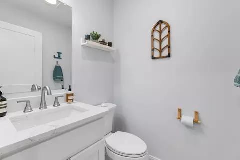 Bath - 5 Bennett St #2, Wakefield, MA 01880 photo 1 of 5