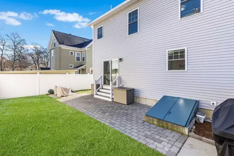 Exterior - 5 Bennett St #2, Wakefield, MA 01880 photo 4 of 5