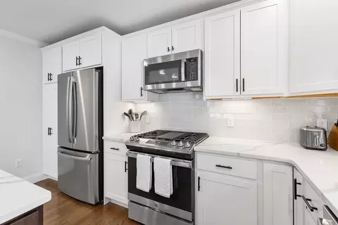 Kitchen - 5 Bennett St #2, Wakefield, MA 01880 photo 4 of 7