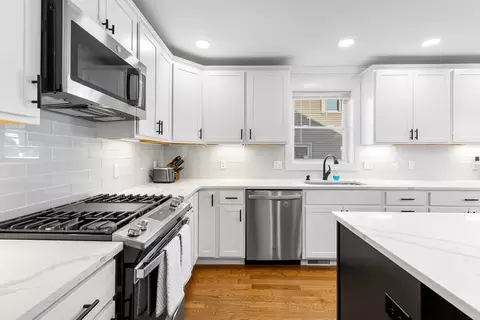 Kitchen - 5 Bennett St #2, Wakefield, MA 01880 photo 6 of 7