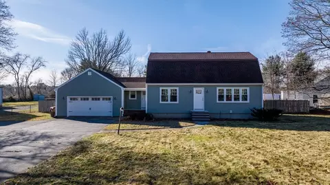 Exterior - 1207 Main St, Acushnet, MA 02743 photo 2 of 6