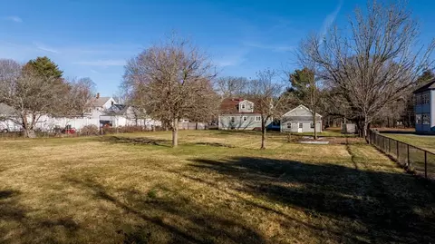 Exterior - 1207 Main St, Acushnet, MA 02743 photo 5 of 6