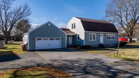 Exterior - 1207 Main St, Acushnet, MA 02743 photo 3 of 6