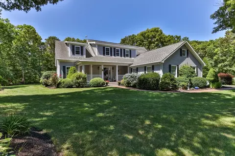 6 Harding Ln, Harwich, MA 02645