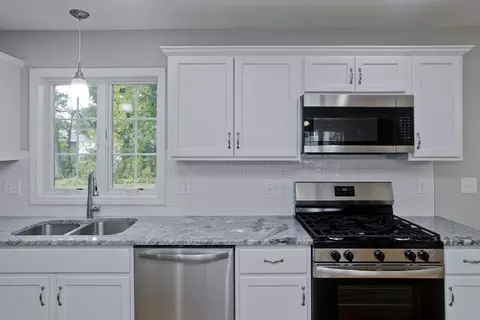 42 Wilton St, Springfield, MA 01119 photo 8