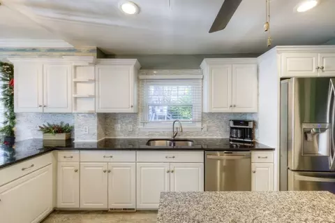 8 Vesper St, Worcester, MA 01602 photo 5