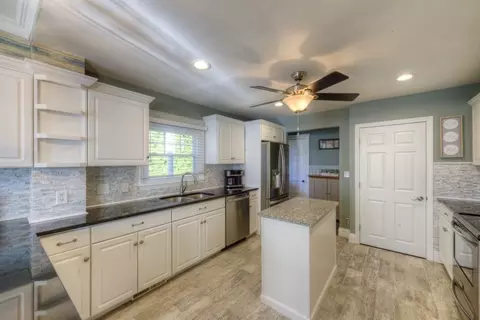 8 Vesper St, Worcester, MA 01602 photo 2