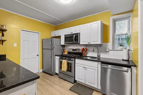 324 Maple St, Lynn, MA 01904 photo 4