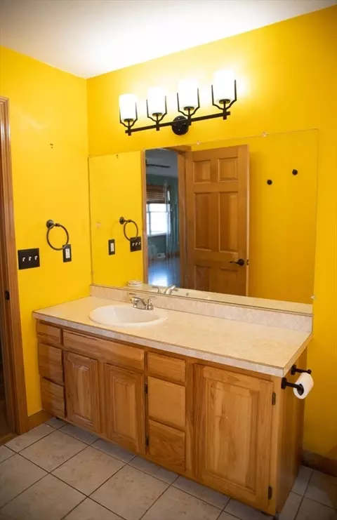 Bath - 20 Sullivan St, Chicopee, MA 01020 photo 2 of 3