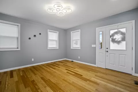 Entry Way - 9 Quebec St, Springfield, MA 01151 photo 2 of 3