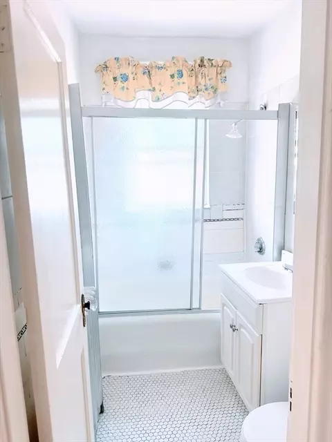 Bath - 68 Linden St #23, Everett, MA 02149 photo 1 of 2