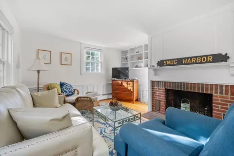 17 Miles St, Harwich, MA 02646