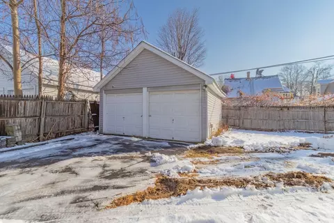 131 Phoenix Ter, Springfield, MA 01104 photo 35