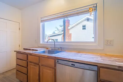 131 Phoenix Ter, Springfield, MA 01104 photo 8