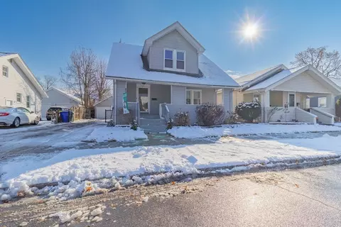 131 Phoenix Ter, Springfield, MA 01104 photo 2