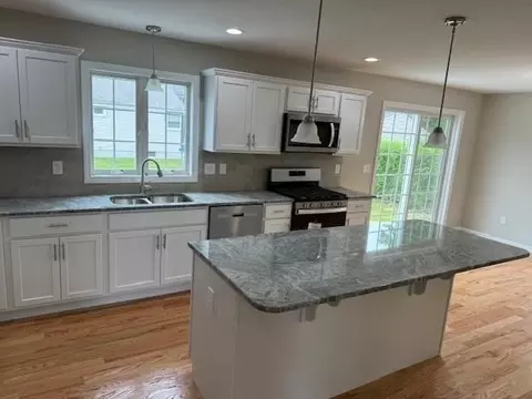 131 Samuel, Springfield, MA 01109 photo 22