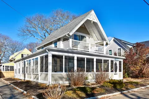 33 W Central Ave, Wareham, MA 02571