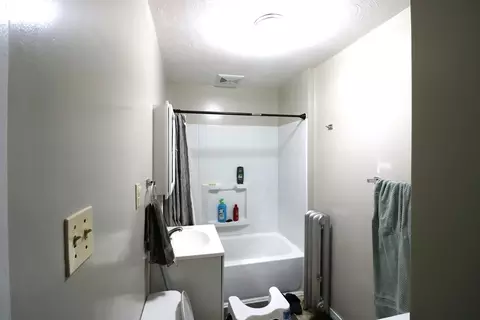 Bath - 6 Stevens Rd, Worcester, MA 01603 photo 3 of 3