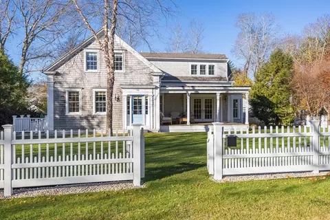 110 Ocean View Ave, Barnstable, MA 02635