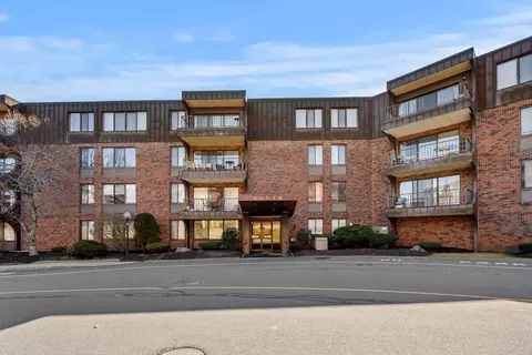 1002 Paradise Rd #1O, Swampscott, MA 01907