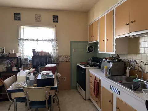Kitchen - 339 Fountain St, Fall River, MA 02721 photo 6 of 7